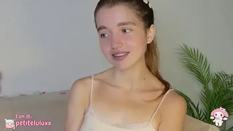 petiteluluxx stripchat stream image