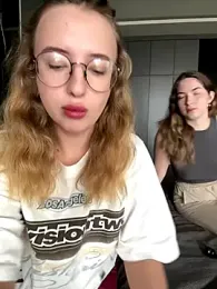 Nura_n_Sarah stripchat stream image