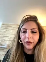 _Abril-Office1 stripchat stream image