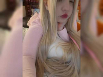 LittleDelora bongacams stream image