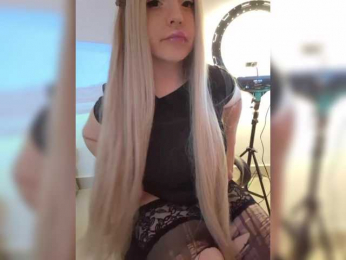 LittleDelora bongacams stream image