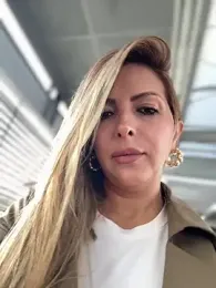 _Abril-Office1 stripchat stream image