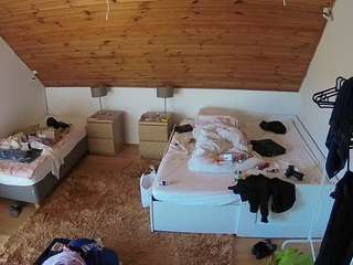 voyeurcam-julmodels-whitebed-2 camsoda stream image