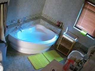 voyeurcam-julmodels-bath-1st-2 camsoda stream image