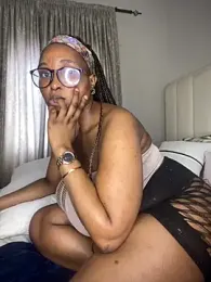 Bustygoddess32 stripchat stream image