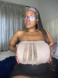 Bustygoddess32 stripchat stream image