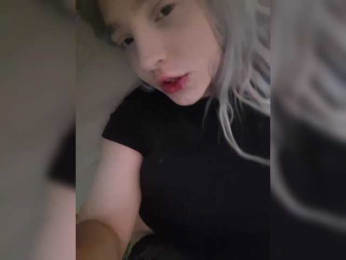 LittleDelora bongacams stream image