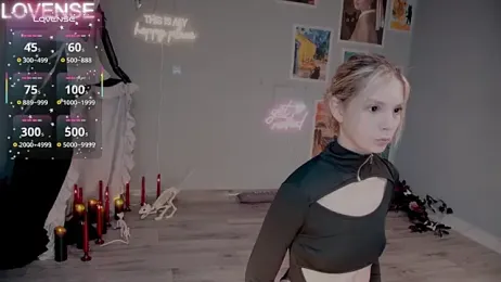 Careful_i_bite stripchat stream image