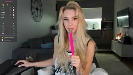 Juicy_Bella stripchat stream image