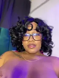 riri_brunnete stripchat stream image