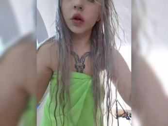 LittleDelora bongacams stream image