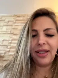 _Abril-Office1 stripchat stream image