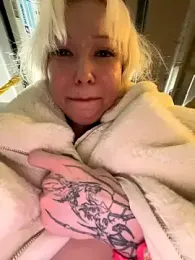 babydolll stripchat stream image