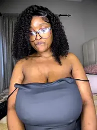 Bustygoddess32 stripchat stream image