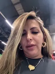 _Abril-Office1 stripchat stream image