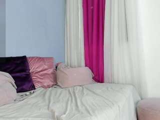 mollyybloom camsoda stream image