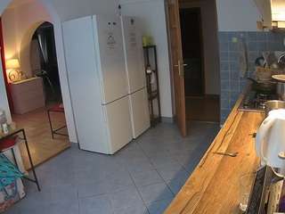 voyeurcam-julmodels-kitchen camsoda stream image