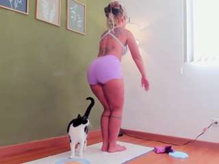 karlyee camsoda stream image