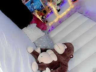 cute-estefany camsoda stream image