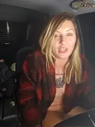 SheIsSomething stripchat stream image