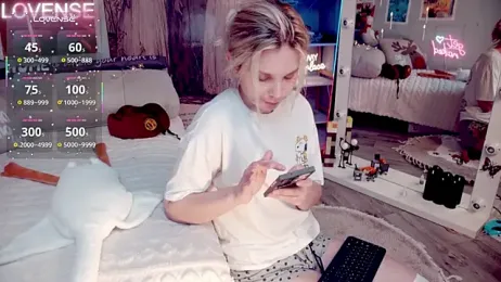 Careful_i_bite stripchat stream image