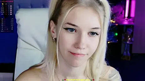 NaomiHita stripchat stream image