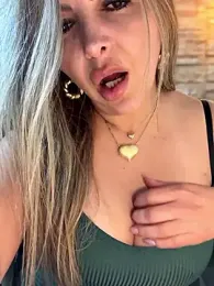 _Abril-Office1 stripchat stream image