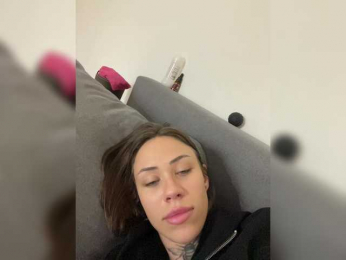 IRAONIC bongacams stream image