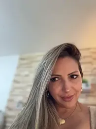 _Abril-Office1 stripchat stream image