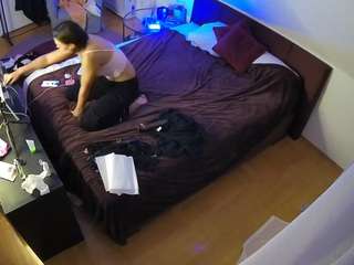 voyeurcam-julmodels-whitebed-2 camsoda stream image