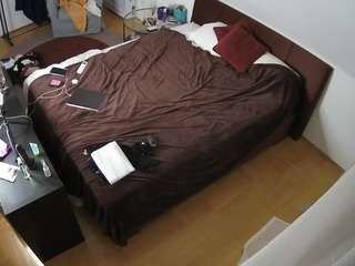 voyeurcam-julmodels-whitebed-2 camsoda stream image