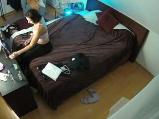 voyeurcam-julmodels-whitebed-2 camsoda stream image