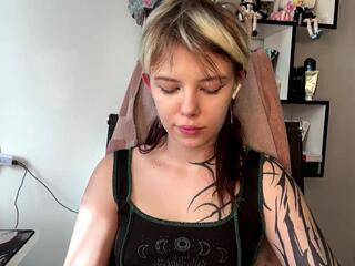Odelyna Curless flirt4free stream image, 18.03.2026 07:00