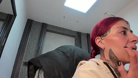 selene_red_ stripchat stream image, 10.04.2026 04:20