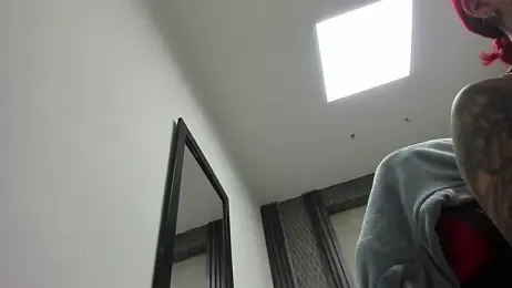 selene_red_ stripchat stream image, 17.04.2026 00:50