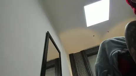 selene_red_ stripchat stream image, 17.04.2026 00:50