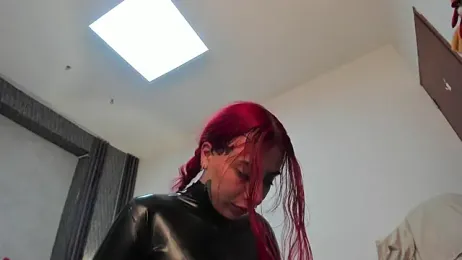 selene_red_ stripchat stream image, 17.04.2026 00:50