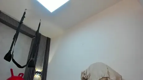 selene_red_ stripchat stream image, 17.04.2026 00:50