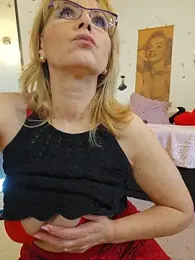 elacoquette stripchat stream image