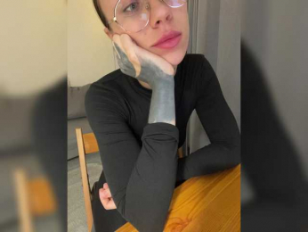 IRAONIC bongacams stream image