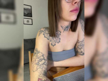 IRAONIC bongacams stream image