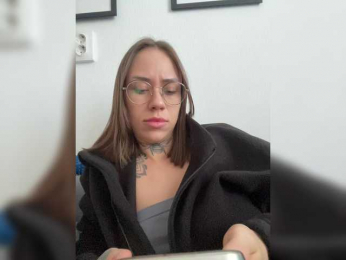 IRAONIC bongacams stream image