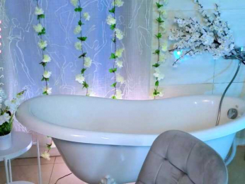 miachill bongacams stream image