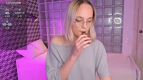 AkiraAkio stripchat stream image